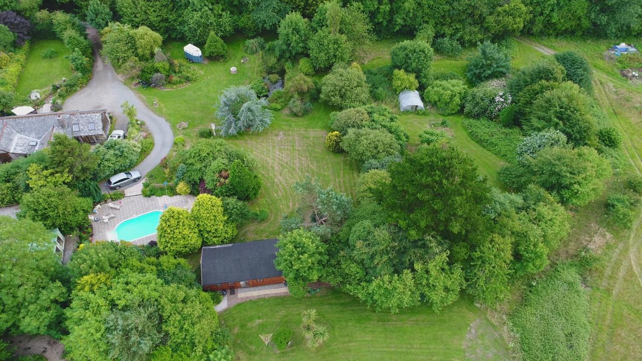 Tudor Lodge With Pool & Bbq Cabin Liskeard Εξωτερικό φωτογραφία