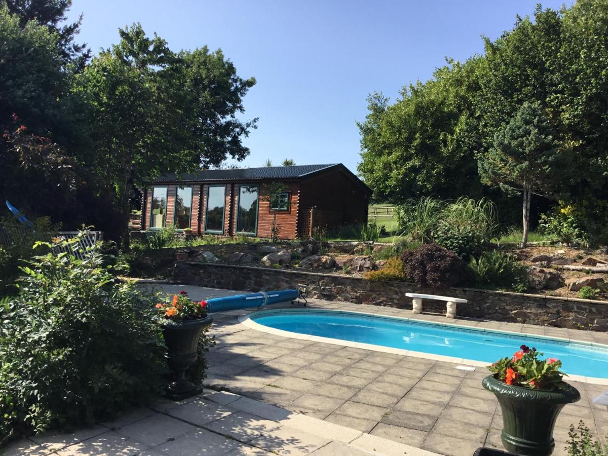Tudor Lodge With Pool & Bbq Cabin Liskeard Εξωτερικό φωτογραφία