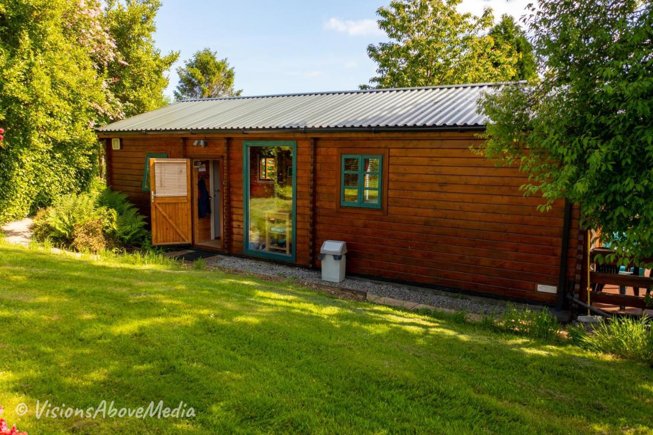 Tudor Lodge With Pool & Bbq Cabin Liskeard Εξωτερικό φωτογραφία